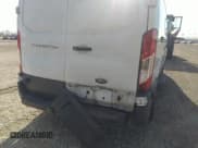 ✅ 2018 Ford Transit • VIN: 1FTYR2YM8JKB11512 • Lot: 41594917. Wystawiony na IAAI z przebiegiem 107 015 mil. Bezpłatny archiwum sprzedaży aukcyjnych z USA i szczegółowy raport historii pojazdu na DreamBid. Zdjęcie 6.