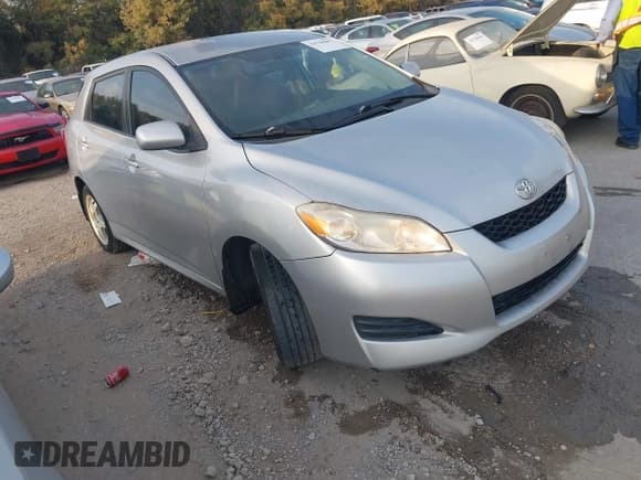 ✅ 2009 Toyota Matrix • VIN: 2T1KU40E09C063439 • Лот: 43750507. Опубликован ранее на IAAI с пробегом 221 216 миль. Бесплатный доступ к архиву аукционных продаж из США и подробный отчёт об истории автомобиля на DreamBid. Изображение 1.