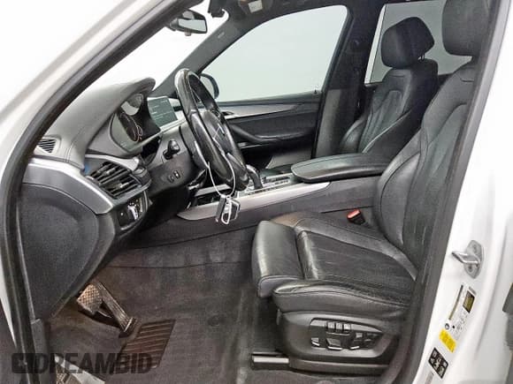 ✅ 2018 BMW X5 xDrive50i • VIN: 5UXKR6C50J0U15456 • Лот: 72103535. Опубликован ранее на Copart с пробегом 116 987 миль. Бесплатный доступ к архиву аукционных продаж из США и подробный отчёт об истории автомобиля на DreamBid. Изображение 7.