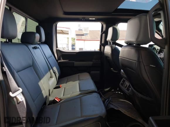 ✅ 2024 Ford F-150 Lightning Lariat • VIN: 1FT6W5L79RWG27644 • Lot: 43680798. Wystawiony na IAAI z przebiegiem Nie podano. Bezpłatny archiwum sprzedaży aukcyjnych z USA i szczegółowy raport historii pojazdu na DreamBid. Zdjęcie 8.