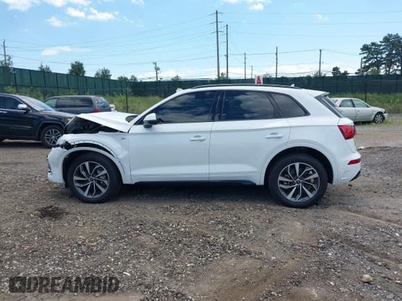 ✅ 2024 Audi Q5 S line Premium • VIN: WA1GAAFY7R2122395 • Лот: 42808668. Опубликован ранее на IAAI с пробегом 1 793 миль. Бесплатный доступ к архиву аукционных продаж из США и подробный отчёт об истории автомобиля на DreamBid. Изображение 14.