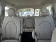 ✅ 2021 Chrysler Voyager LXi • VIN: 2C4RC1DG7MR539030 • Lot: 71659124. Wystawiony na Copart z przebiegiem 82 816 mil. Bezpłatny archiwum sprzedaży aukcyjnych z USA i szczegółowy raport historii pojazdu na DreamBid. Zdjęcie 10.