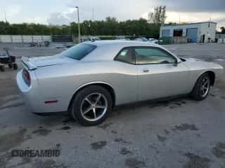 2010 Dodge Challenger SE z VIN 2B3CJ4DV2AH189661, wystawiony jako Copart lot #70887284 z przebiegiem 72 210 mil mil oraz Szkoda całkowita • Salvage title. Historia ofert i sprzedaży dostępna na DreamBid. Obrazek 3.