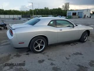 ✅ 2010 Dodge Challenger SE • VIN: 2B3CJ4DV2AH189661 • Lot: 70887284. Wystawiony na Copart z przebiegiem 72 210 mil. Bezpłatny archiwum sprzedaży aukcyjnych z USA i szczegółowy raport historii pojazdu na DreamBid. Zdjęcie 3.