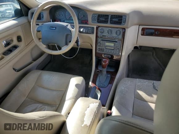 ✅ 2000 Volvo S70 • VIN: YV1LS61J6Y2667537 • Lot: 81875774. Wystawiony na Copart z przebiegiem 224 087 mil. Bezpłatny archiwum sprzedaży aukcyjnych z USA i szczegółowy raport historii pojazdu na DreamBid. Zdjęcie 8.