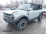 ✅ 2023 Ford Bronco • VIN: 1FMEE5DP3PLB33884 • Lot: 41202669. Wystawiony na IAAI z przebiegiem 58 749 mil. Bezpłatny archiwum sprzedaży aukcyjnych z USA i szczegółowy raport historii pojazdu na DreamBid. Zdjęcie 2.