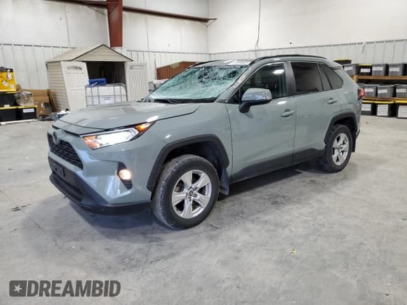 ✅ 2021 Toyota RAV4 XLE • VIN: 2T3P1RFV8MW220734 • Лот: 92499545. Опубликован ранее на Copart с пробегом 41 288 миль. Бесплатный доступ к архиву аукционных продаж из США и подробный отчёт об истории автомобиля на DreamBid. Изображение 1.