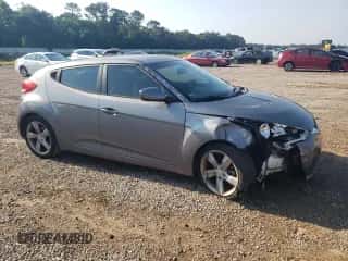 2015 Hyundai Veloster z VIN KMHTC6AD6FU227456, wystawiony jako Copart lot #66915114 z przebiegiem 83 266 mil mil oraz Szkoda całkowita • Salvage title. Historia ofert i sprzedaży dostępna na DreamBid. Obrazek 4.