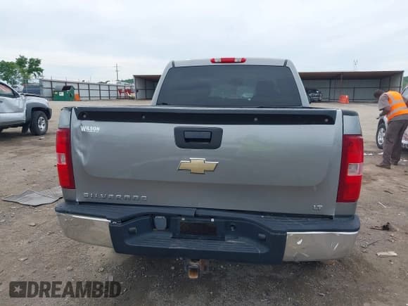 ✅ 2007 Chevrolet Silverado 1500 1LT • VIN: 2GCEC13J271510467 • Lot: 42184998. Wystawiony na IAAI z przebiegiem 258 558 mil. Bezpłatny archiwum sprzedaży aukcyjnych z USA i szczegółowy raport historii pojazdu na DreamBid. Zdjęcie 16.