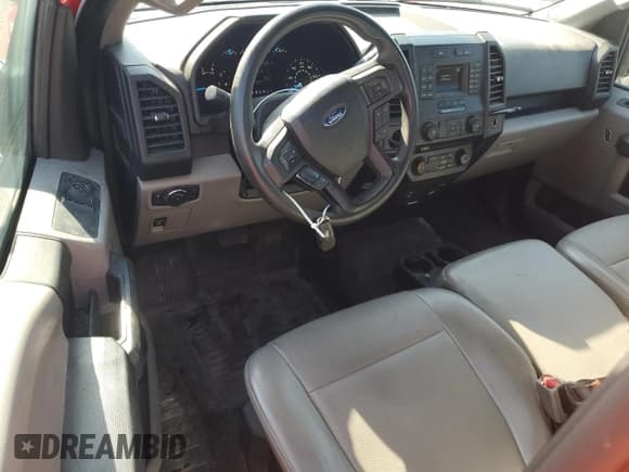 ✅ 2017 Ford F-150 XL • VIN: 1FTMF1CP2HKC39001 • Lot: 52112145. Wystawiony na Copart z przebiegiem 140 928 mil. Bezpłatny archiwum sprzedaży aukcyjnych z USA i szczegółowy raport historii pojazdu na DreamBid. Zdjęcie 8.