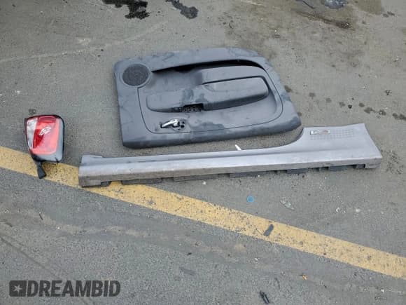 ✅ 2018 FIAT 500e • VIN: 3C3CFFGE3JT369329 • Lot: 94040425. Wystawiony na Copart z przebiegiem 53 262 mil. Bezpłatny archiwum sprzedaży aukcyjnych z USA i szczegółowy raport historii pojazdu na DreamBid. Zdjęcie 12.