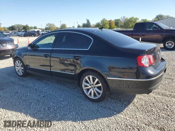 ✅ 2010 Volkswagen Passat Komfort • VIN: WVWJK7AN1AE068796 • Лот: 82408025. Опубликован ранее на Copart с пробегом 175 681 миль. Бесплатный доступ к архиву аукционных продаж из США и подробный отчёт об истории автомобиля на DreamBid. Изображение 2.