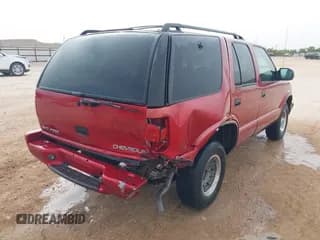 ✅ 2001 Chevrolet Blazer LT • VIN: 1GNCS13W112137572 • Lot: 42233556. Wystawiony na IAAI z przebiegiem 243 319 mil. Bezpłatny archiwum sprzedaży aukcyjnych z USA i szczegółowy raport historii pojazdu na DreamBid. Zdjęcie 6.