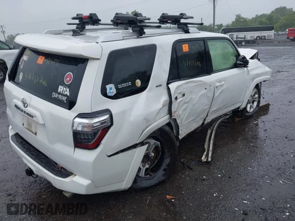 ✅ 2015 Toyota 4Runner SR5 • VIN: JTEZU5JR1F5100542 • Lot: 42357246. Listed on IAAI with Not provided. Free auction sales archive from the USA and detailed vehicle history report at DreamBid. Image 4.