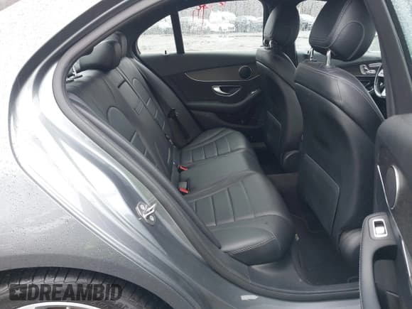 ✅ 2019 Mercedes-Benz C 300 • VIN: 55SWF8EBXKU291272 • Lot: 41976071. Wystawiony na IAAI z przebiegiem 59 100 mil. Bezpłatny archiwum sprzedaży aukcyjnych z USA i szczegółowy raport historii pojazdu na DreamBid. Zdjęcie 8.