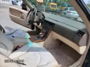 ✅ 1996 Mercedes-Benz SL 500 • VIN: WDBFA67F1TF130955 • Лот: 81587735. Опубликован ранее на Copart с пробегом 97 732 миль. Бесплатный доступ к архиву аукционных продаж из США и подробный отчёт об истории автомобиля на DreamBid. Изображение 5.