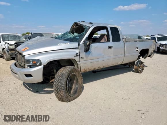 ✅ 2002 Dodge 2500 • VIN: 3B7KF23662M303237 • Лот: 84216045. Опубликован ранее на Copart с пробегом Не указан. Бесплатный доступ к архиву аукционных продаж из США и подробный отчёт об истории автомобиля на DreamBid. Изображение 1.