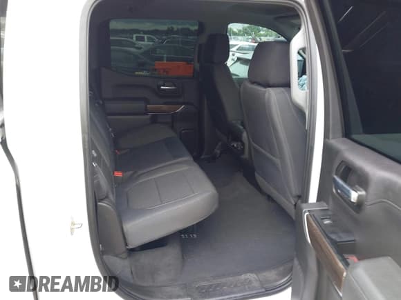 ✅ 2019 Chevrolet Silverado 1500 RST • VIN: 1GCUYEED7KZ349996 • Lot: 42478510. Wystawiony na IAAI z przebiegiem 111 413 mil. Bezpłatny archiwum sprzedaży aukcyjnych z USA i szczegółowy raport historii pojazdu na DreamBid. Zdjęcie 8.