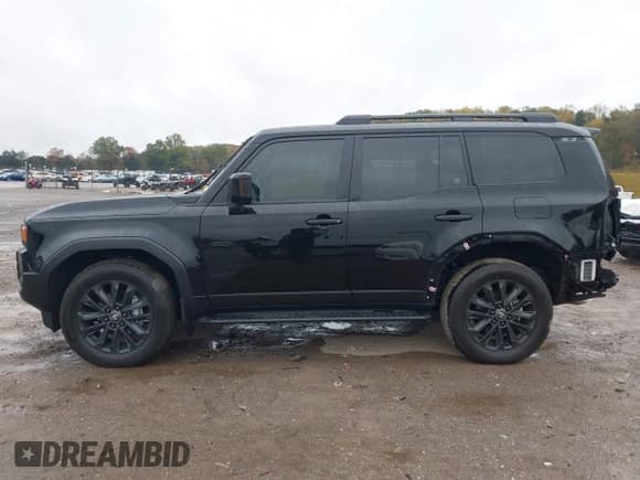 ✅ 2024 Toyota Land Cruiser • VIN: JTEABFAJ0RK006158 • Lot: 43544823. Wystawiony na IAAI z przebiegiem 30 220 mil. Bezpłatny archiwum sprzedaży aukcyjnych z USA i szczegółowy raport historii pojazdu na DreamBid. Zdjęcie 14.