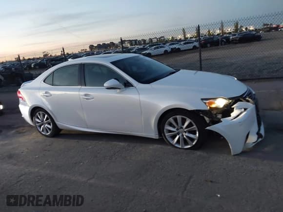 ✅ 2015 Lexus IS 250 • VIN: JTHBF1D24F5060480 • Lot: 43809840. Wystawiony na IAAI z przebiegiem 85 795 mil. Bezpłatny archiwum sprzedaży aukcyjnych z USA i szczegółowy raport historii pojazdu na DreamBid. Zdjęcie 13.