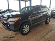 ✅ 2012 Kia Sorento LX • VIN: 5XYKT3A29CG190784 • Lot: 93637575. Wystawiony na Copart z przebiegiem 111 744 mil. Bezpłatny archiwum sprzedaży aukcyjnych z USA i szczegółowy raport historii pojazdu na DreamBid. Zdjęcie 1.