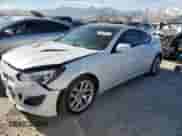 2013 Hyundai Genesis Coupe 2.0T z VIN KMHHT6KD6DU092352, wystawiony jako Copart lot #81634504 z przebiegiem 83 059 mil mil oraz Szkoda całkowita • Salvage title. Historia ofert i sprzedaży dostępna na DreamBid. Obrazek 1.