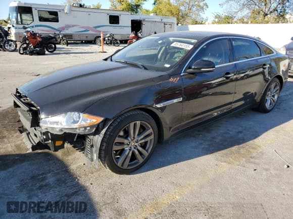 ✅ 2011 Jaguar XJ XJL • VIN: SAJWA2GB6BLV07708 • Lot: 85764155. Wystawiony na Copart z przebiegiem 106 158 mil. Bezpłatny archiwum sprzedaży aukcyjnych z USA i szczegółowy raport historii pojazdu na DreamBid. Zdjęcie 1.