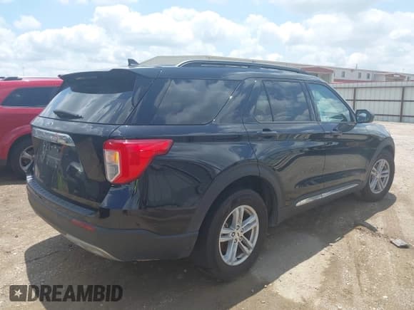 ✅ 2024 Ford Explorer XLT • VIN: 1FMSK7DH4RGA28766 • Lot: 42376209. Wystawiony na IAAI z przebiegiem 37 495 mil. Bezpłatny archiwum sprzedaży aukcyjnych z USA i szczegółowy raport historii pojazdu na DreamBid. Zdjęcie 4.