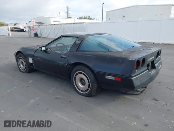 ✅ 1984 Chevrolet Corvette • VIN: 1G1AY078XE5105561 • Лот: 43829512. Опубликован ранее на IAAI с пробегом 106 448 миль. Бесплатный доступ к архиву аукционных продаж из США и подробный отчёт об истории автомобиля на DreamBid. Изображение 3.