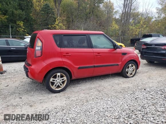 ✅ 2011 Kia Soul + • VIN: KNDJT2A24B7316762 • Lot: 86830365. Listed on Copart with 199,652 mi. Free auction sales archive from the USA and detailed vehicle history report at DreamBid. Image 3.