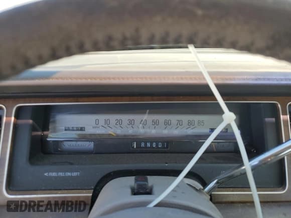 ✅ 1990 Mercury Grand Marquis • VIN: 2MECM75FXLX651812 • Lot: 81373235. Wystawiony na Copart z przebiegiem 9 676 mil. Bezpłatny archiwum sprzedaży aukcyjnych z USA i szczegółowy raport historii pojazdu na DreamBid. Zdjęcie 9.