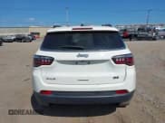 ✅ 2021 Jeep Compass Latitude • VIN: 3C4NJDBB6MT557478 • Lot: 43222716. Wystawiony na IAAI z przebiegiem 94 299 mil. Bezpłatny archiwum sprzedaży aukcyjnych z USA i szczegółowy raport historii pojazdu na DreamBid. Zdjęcie 16.