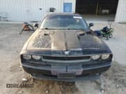 ✅ 2010 Dodge Challenger • VIN: 2B3CJ4DV6AH144240 • Lot: 45350735. Wystawiony na Copart z przebiegiem 188 668 mil. Bezpłatny archiwum sprzedaży aukcyjnych z USA i szczegółowy raport historii pojazdu na DreamBid. Zdjęcie 5.