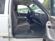 ✅ 2005 Chevrolet Silverado 2500HD LS • VIN: 1GCHK23285F930402 • Lot: 42322628. Wystawiony na IAAI z przebiegiem 218 392 mil. Bezpłatny archiwum sprzedaży aukcyjnych z USA i szczegółowy raport historii pojazdu na DreamBid. Zdjęcie 5.