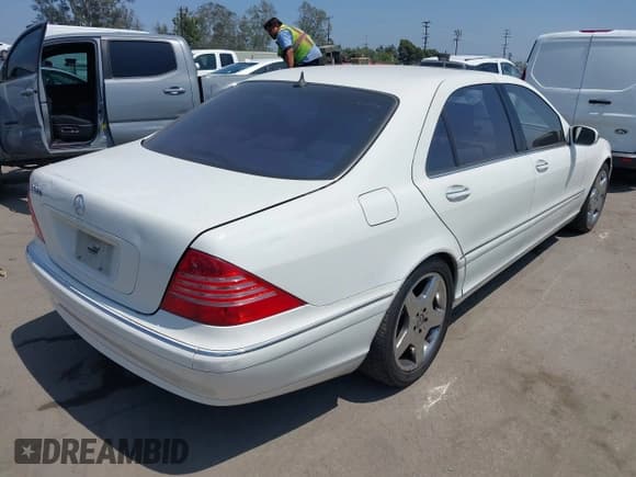 ✅ 2004 Mercedes-Benz S 500 • VIN: WDBNG75J54A418550 • Lot: 42444566. Wystawiony na IAAI z przebiegiem 152 597 mil. Bezpłatny archiwum sprzedaży aukcyjnych z USA i szczegółowy raport historii pojazdu na DreamBid. Zdjęcie 4.