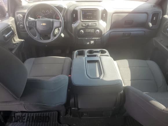 ✅ 2022 Chevrolet Silverado 1500 Custom • VIN: 3GCPYBEK6NG188796 • Lot: 62487375. Wystawiony na Copart z przebiegiem 31 799 mil. Bezpłatny archiwum sprzedaży aukcyjnych z USA i szczegółowy raport historii pojazdu na DreamBid. Zdjęcie 8.