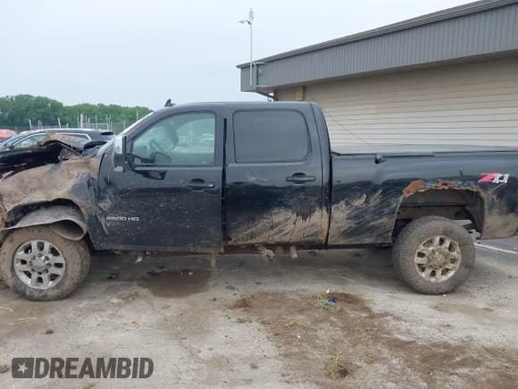 ✅ 2011 Chevrolet Silverado 2500HD LTZ • VIN: 1GC1KYC87BF131585 • Lot: 42502778. Listed on IAAI with 234,150 mi. Free auction sales archive from the USA and detailed vehicle history report at DreamBid. Image 14.