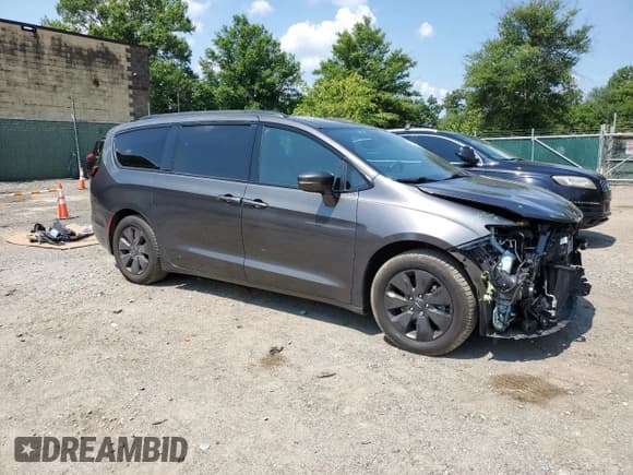 ✅ 2020 Chrysler Pacifica Hybrid Limited • VIN: 2C4RC1N79LR196363 • Lot: 66153455. Listed on Copart with 55,761 mi. Free auction sales archive from the USA and detailed vehicle history report at DreamBid. Image 4.