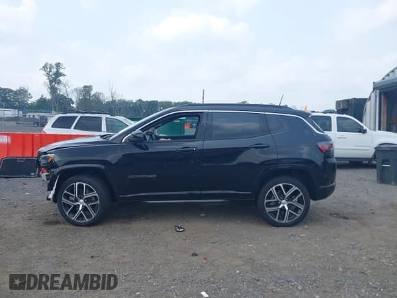 ✅ 2024 Jeep Compass Limited • VIN: 3C4NJDCN8RT139858 • Lot: 42921018. Listed on IAAI with 8,749 mi. Free auction sales archive from the USA and detailed vehicle history report at DreamBid. Image 14.