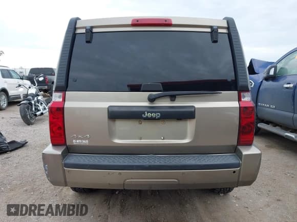 ✅ 2006 Jeep Commander • VIN: 1J8HG48N06C275065 • Lot: 42330005. Listed on IAAI with 196,924 mi. Free auction sales archive from the USA and detailed vehicle history report at DreamBid. Image 17.
