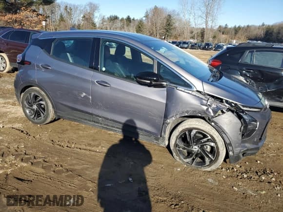 ✅ 2023 Chevrolet Bolt EV 2LT • VIN: 1G1FX6S08P4162234 • Lot: 44180355. Wystawiony na Copart z przebiegiem Nie podano. Bezpłatny archiwum sprzedaży aukcyjnych z USA i szczegółowy raport historii pojazdu na DreamBid. Zdjęcie 4.