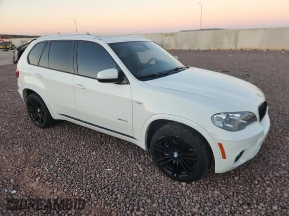 ✅ 2013 BMW X5 xDrive50i • VIN: 5UXZV8C51D0C16378 • Лот: 90933175. Опубликован ранее на Copart с пробегом 96 425 миль. Бесплатный доступ к архиву аукционных продаж из США и подробный отчёт об истории автомобиля на DreamBid. Изображение 4.