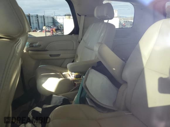 ✅ 2007 Cadillac Escalade • VIN: 1GYFK63877R304421 • Lot: 88762575. Wystawiony na Copart z przebiegiem Nie podano. Bezpłatny archiwum sprzedaży aukcyjnych z USA i szczegółowy raport historii pojazdu na DreamBid. Zdjęcie 10.