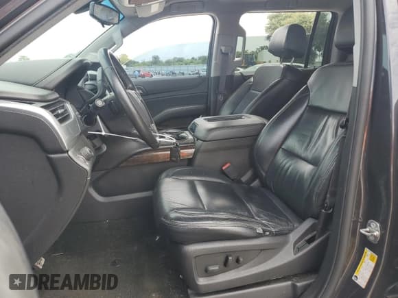 ✅ 2017 Chevrolet Suburban LS • VIN: 1GNSCGKC3HR397881 • Lot: 70394674. Wystawiony na Copart z przebiegiem 122 853 mil. Bezpłatny archiwum sprzedaży aukcyjnych z USA i szczegółowy raport historii pojazdu na DreamBid. Zdjęcie 7.