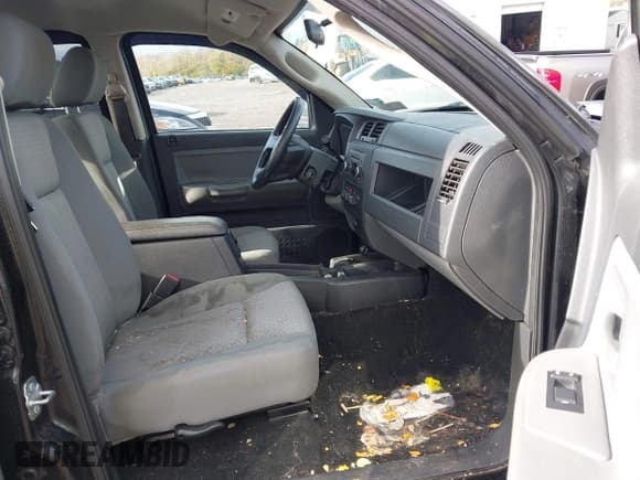 ✅ 2009 Dodge Dakota Bighorn/Lonestar • VIN: 1D7HW38P39S775050 • Lot: 43567558. Wystawiony na IAAI z przebiegiem 193 516 mil. Bezpłatny archiwum sprzedaży aukcyjnych z USA i szczegółowy raport historii pojazdu na DreamBid. Zdjęcie 5.