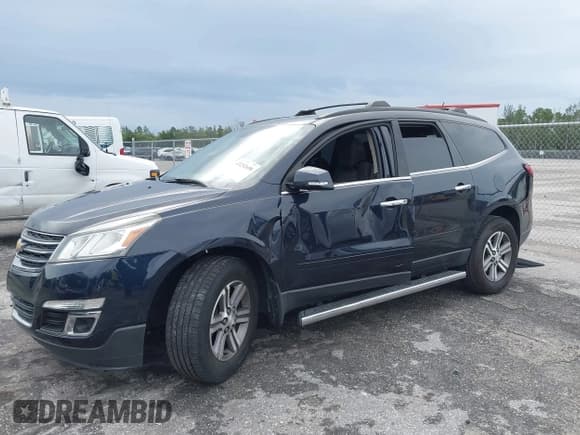 ✅ 2017 Chevrolet Traverse LT • VIN: 1GNKRGKD5HJ162145 • Lot: 43252658. Wystawiony na IAAI z przebiegiem 99 411 mil. Bezpłatny archiwum sprzedaży aukcyjnych z USA i szczegółowy raport historii pojazdu na DreamBid. Zdjęcie 6.