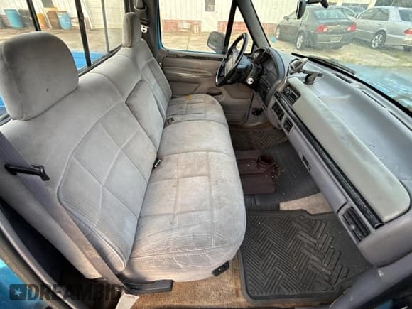 ✅ 1994 Ford F-150 • VIN: 1FTEF15N1RKA08348 • Лот: 61273695. Опубликован ранее на Copart с пробегом 231 145 миль. Бесплатный доступ к архиву аукционных продаж из США и подробный отчёт об истории автомобиля на DreamBid. Изображение 5.