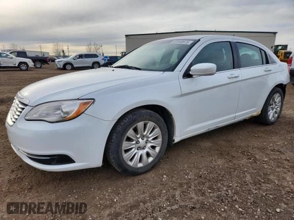 ✅ 2012 Chrysler 200 LX • VIN: 1C3CCBABXCN296897 • Lot: 92648975. Wystawiony na Copart z przebiegiem 148 545 mil. Bezpłatny archiwum sprzedaży aukcyjnych z USA i szczegółowy raport historii pojazdu na DreamBid. Zdjęcie 1.