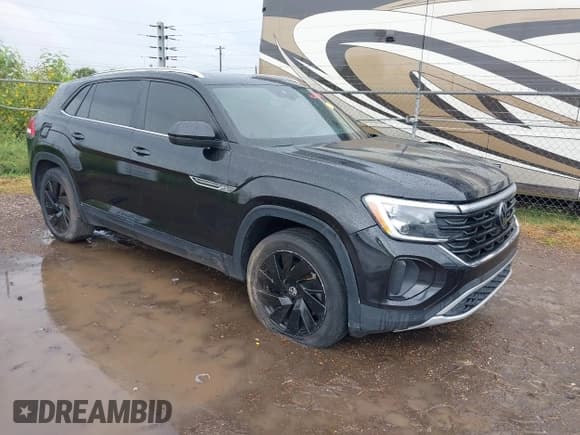 ✅ 2024 Volkswagen Atlas SE • VIN: 1V2JE2CA7RC220011 • Lot: 42640492. Listed on IAAI with 58,859 mi. Free auction sales archive from the USA and detailed vehicle history report at DreamBid. Image 1.