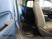 ✅ 2018 Chevrolet Colorado 2WD Work Truck • VIN: 1GCHSBEA6J1298396 • Lot: 42748613. Wystawiony na IAAI z przebiegiem 72 553 mil. Bezpłatny archiwum sprzedaży aukcyjnych z USA i szczegółowy raport historii pojazdu na DreamBid. Zdjęcie 8.